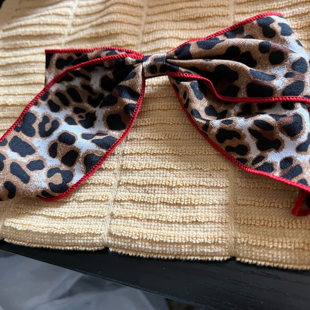 ❤️5 for $15 Leopard Print Bow on Cream Knit Accessory